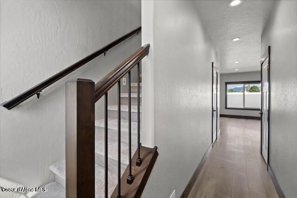 210 E Lobo Loop Hayden ID 83835