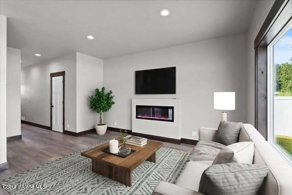 210 E Lobo Loop Hayden ID 83835