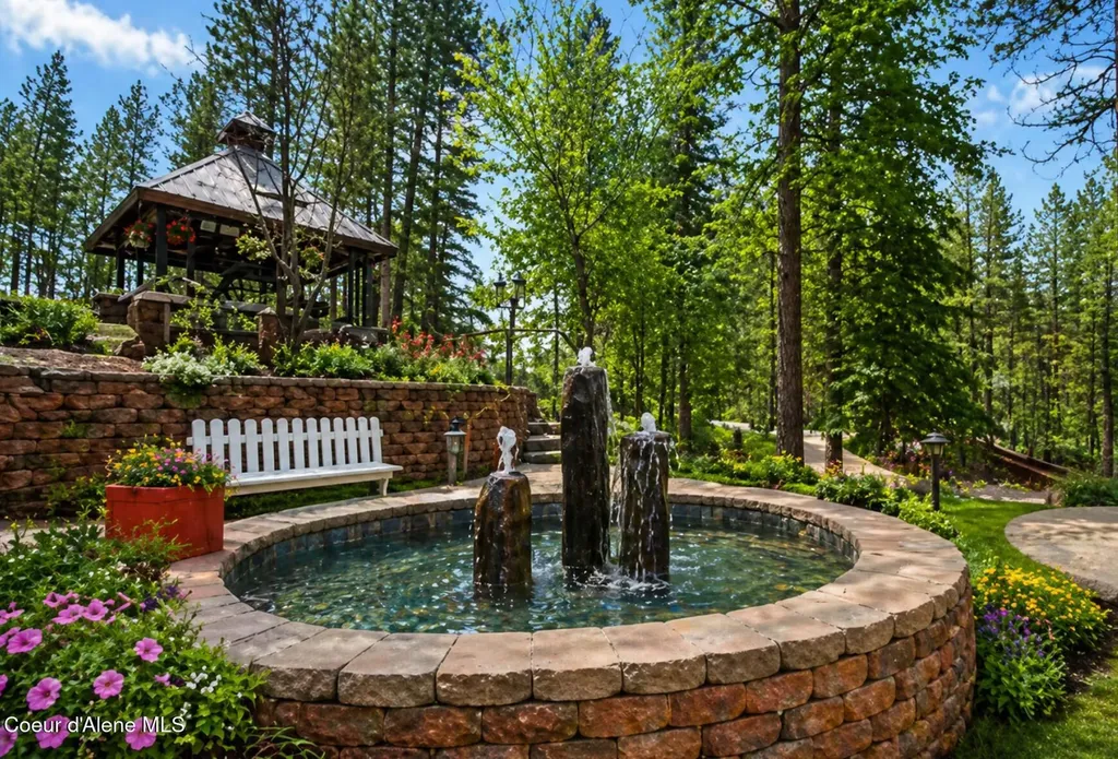 483 Paradise Lane Pinehurst ID 83850