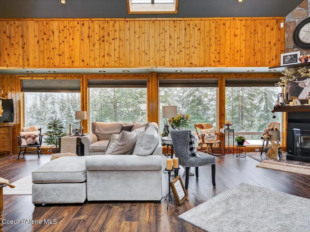 483 Paradise Lane Pinehurst ID 83850