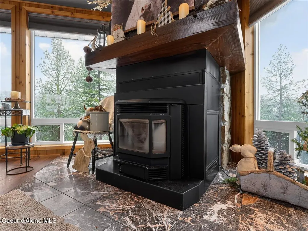 483 Paradise Lane Pinehurst ID 83850