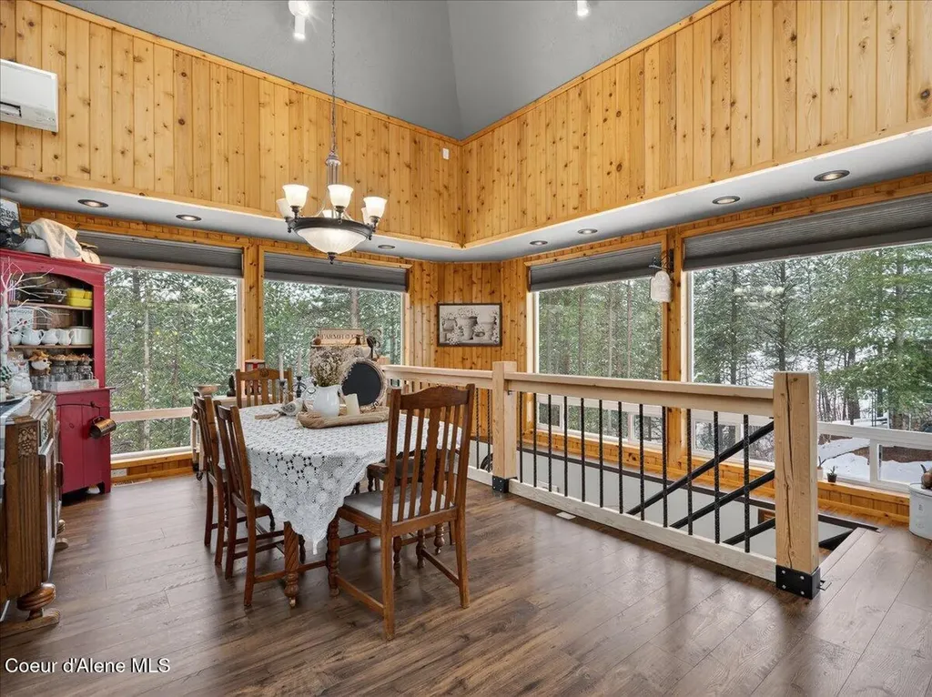 483 Paradise Lane Pinehurst ID 83850