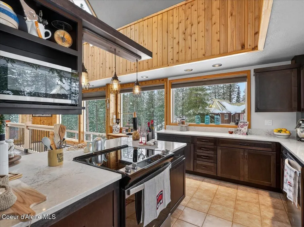483 Paradise Lane Pinehurst ID 83850
