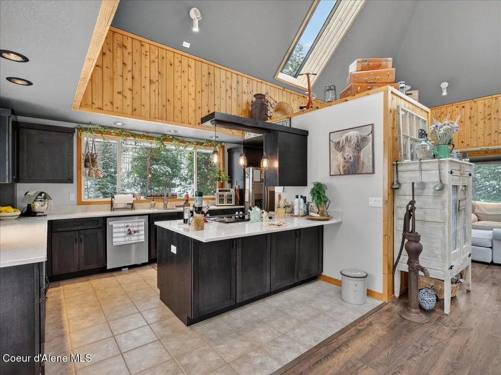 483 Paradise Lane Pinehurst ID 83850