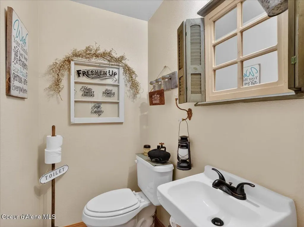 483 Paradise Lane Pinehurst ID 83850