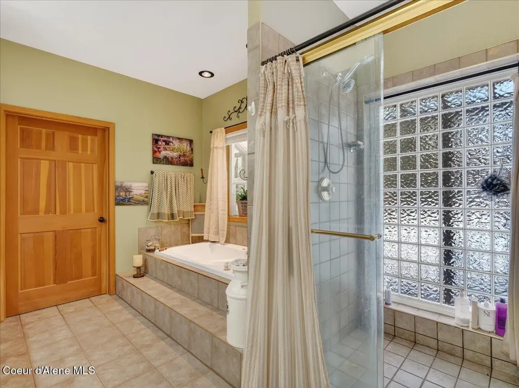 483 Paradise Lane Pinehurst ID 83850
