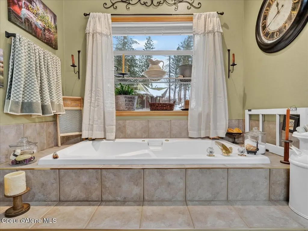 483 Paradise Lane Pinehurst ID 83850