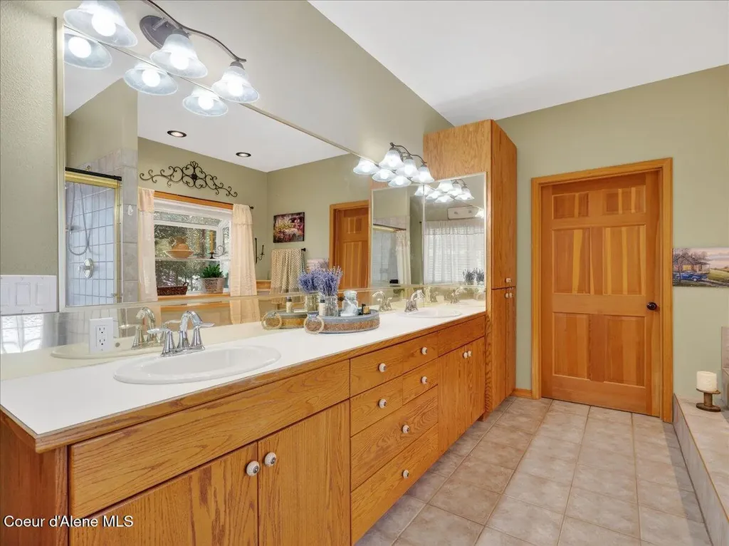 483 Paradise Lane Pinehurst ID 83850