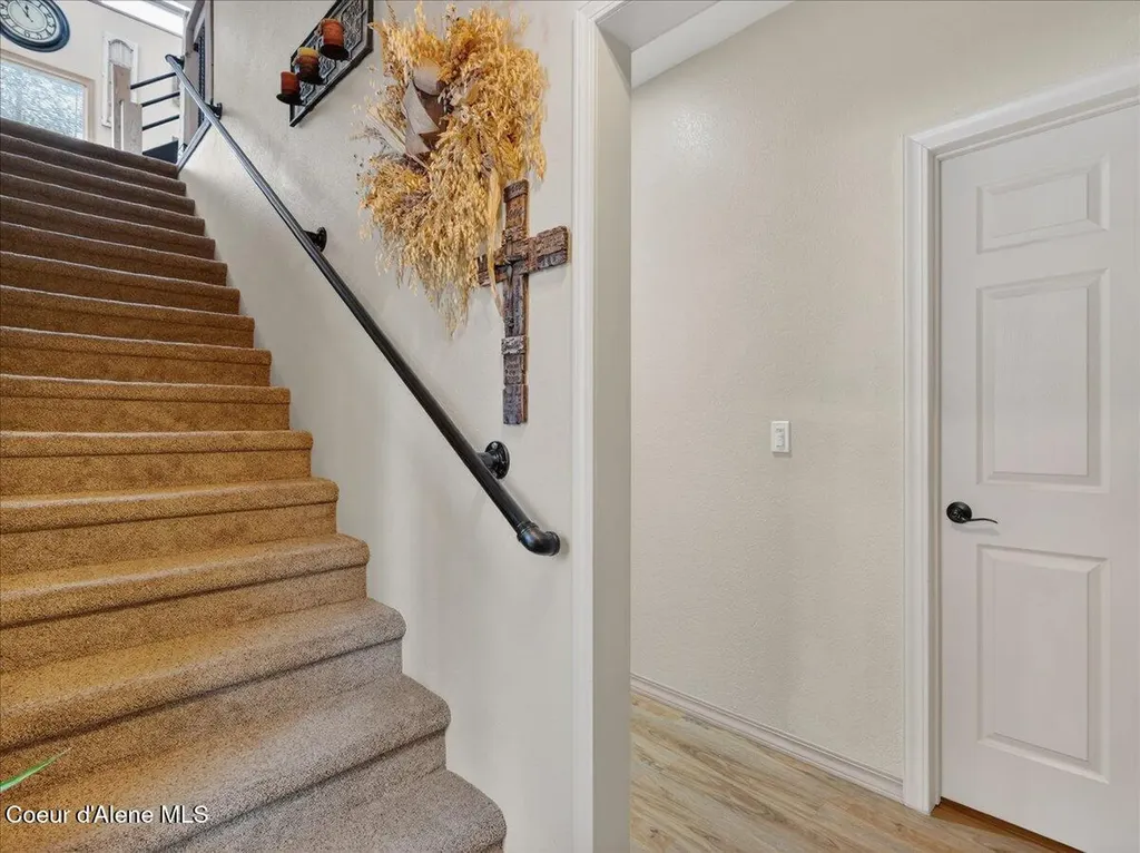 483 Paradise Lane Pinehurst ID 83850