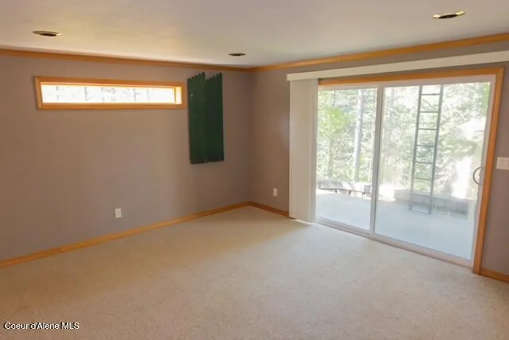 483 Paradise Lane Pinehurst ID 83850