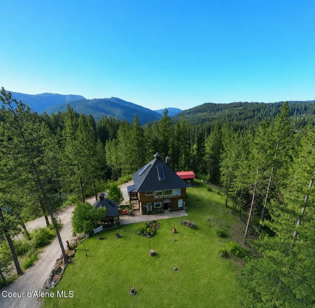 483 Paradise Lane Pinehurst ID 83850