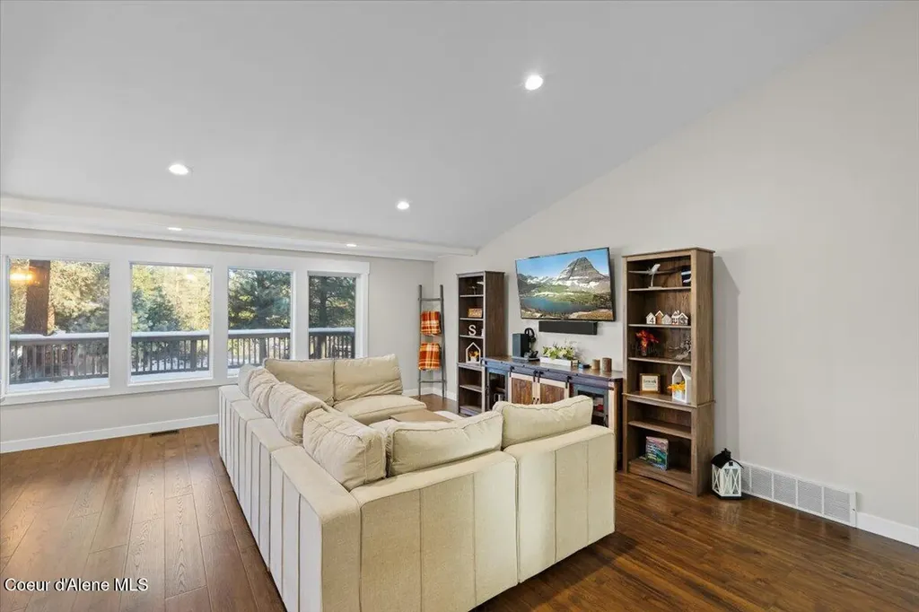 2447 E Garwood Road Hayden ID 83835