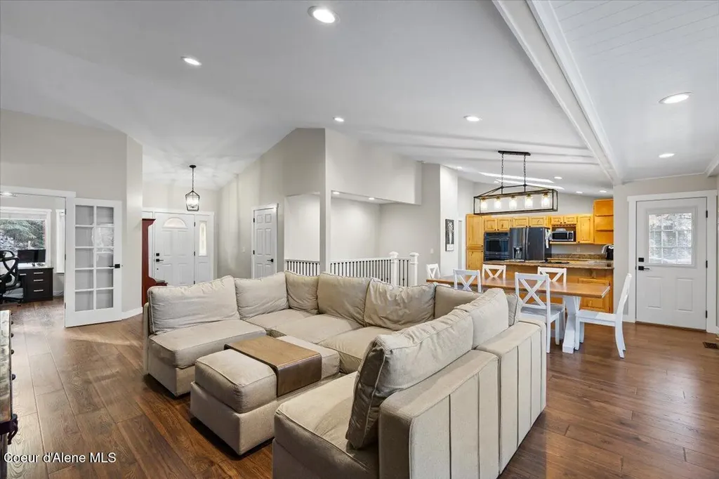 2447 E Garwood Road Hayden ID 83835