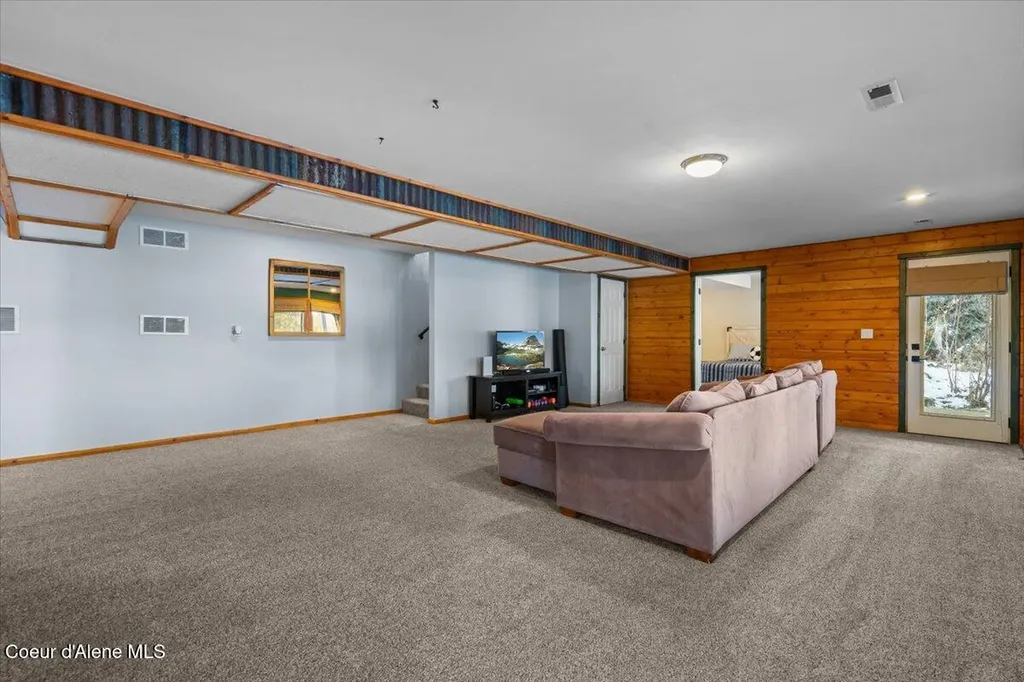 2447 E Garwood Road Hayden ID 83835