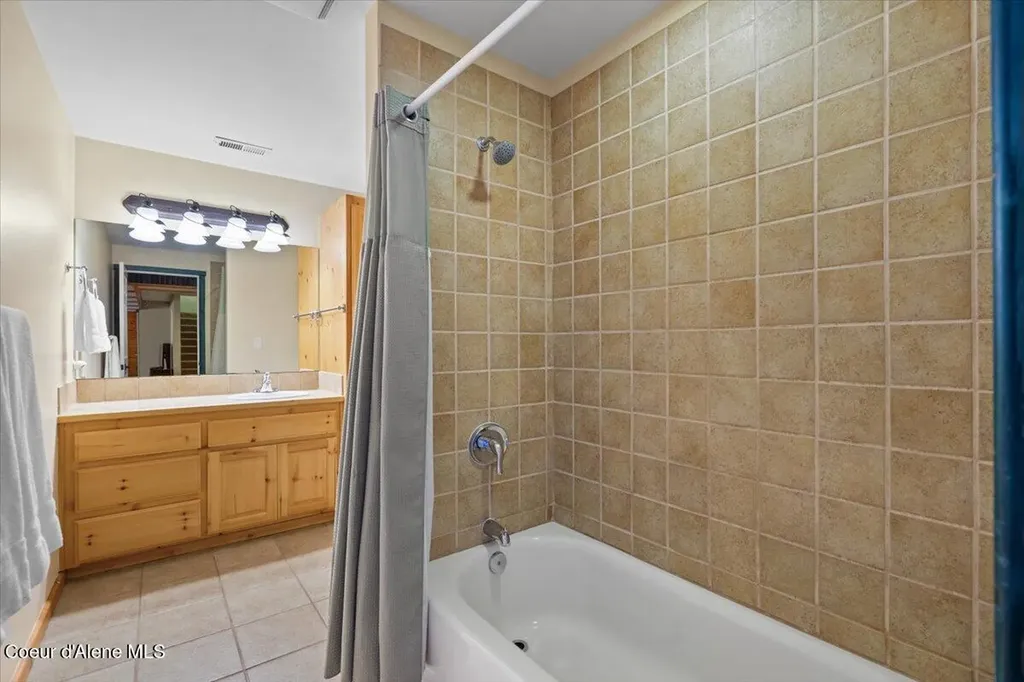 2447 E Garwood Road Hayden ID 83835