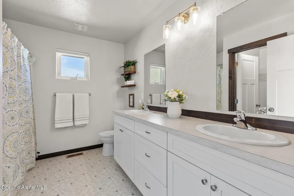 5914 W Irish Drive Rathdrum ID 83858