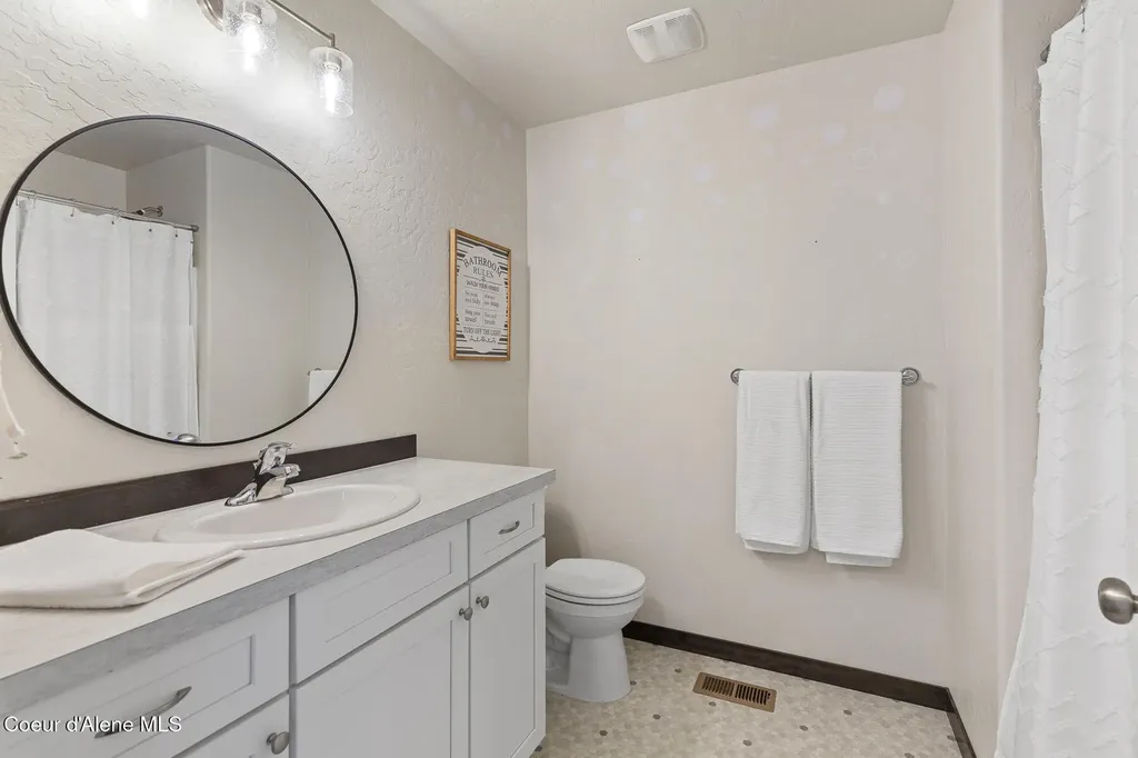 5914 W Irish Drive Rathdrum ID 83858