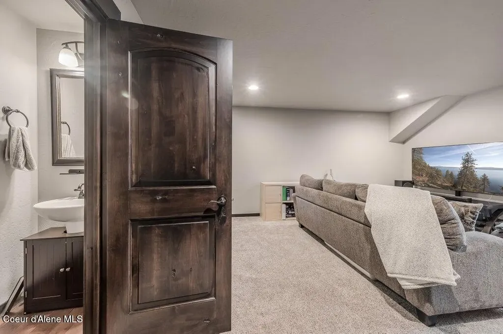 1055 E Maroon Creek Drive Hayden ID 83835