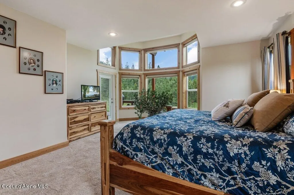 88 Fenway Road Sagle ID 83860