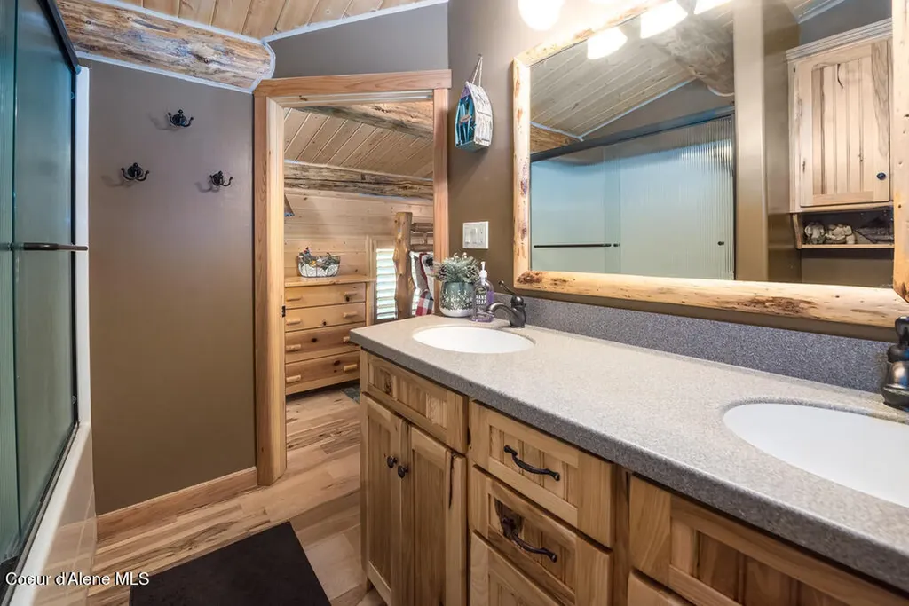 28 Creekside Lane Hope ID 83836