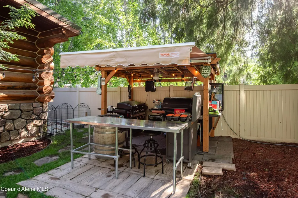 28 Creekside Lane Hope ID 83836
