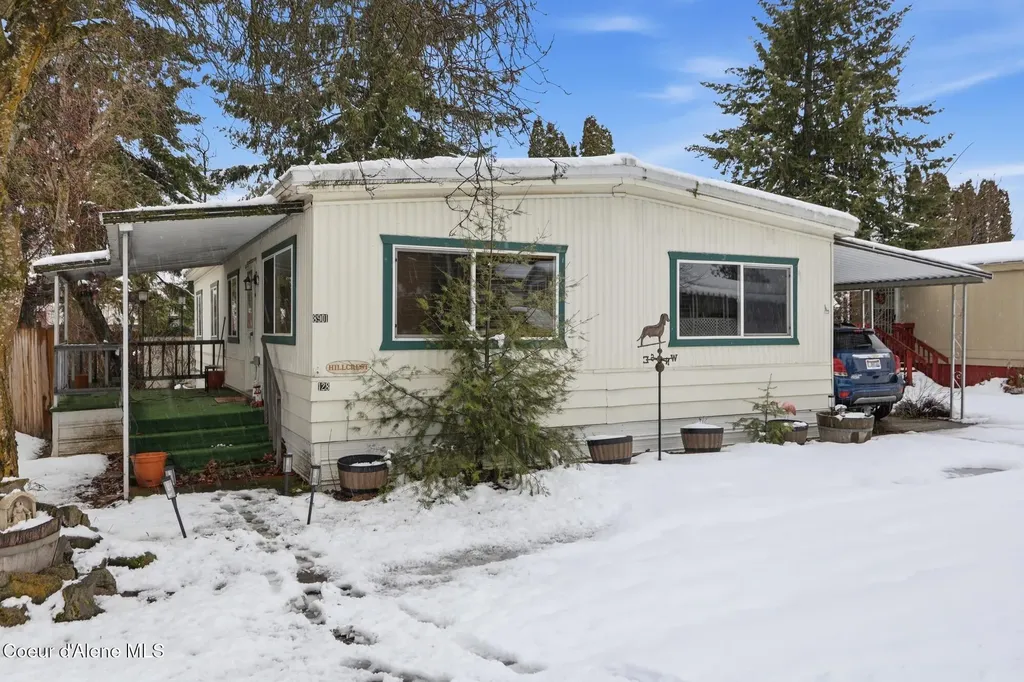 8901 N Starr Loop Hayden ID 83835