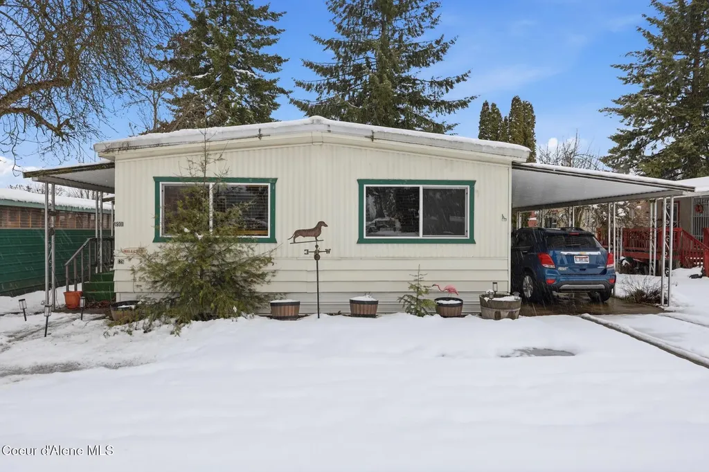 8901 N Starr Loop Hayden ID 83835