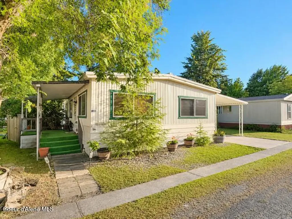 8901 N Starr Loop Hayden ID 83835