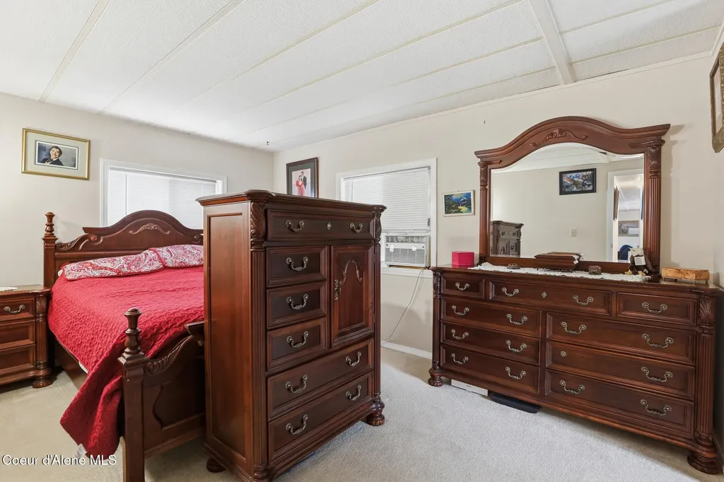 8901 N Starr Loop Hayden ID 83835