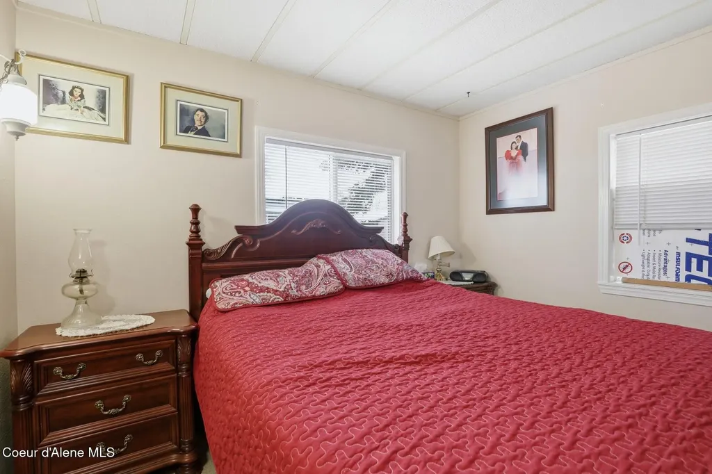 8901 N Starr Loop Hayden ID 83835