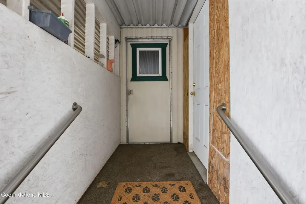 8901 N Starr Loop Hayden ID 83835