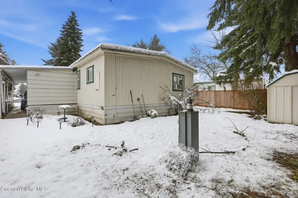 8901 N Starr Loop Hayden ID 83835