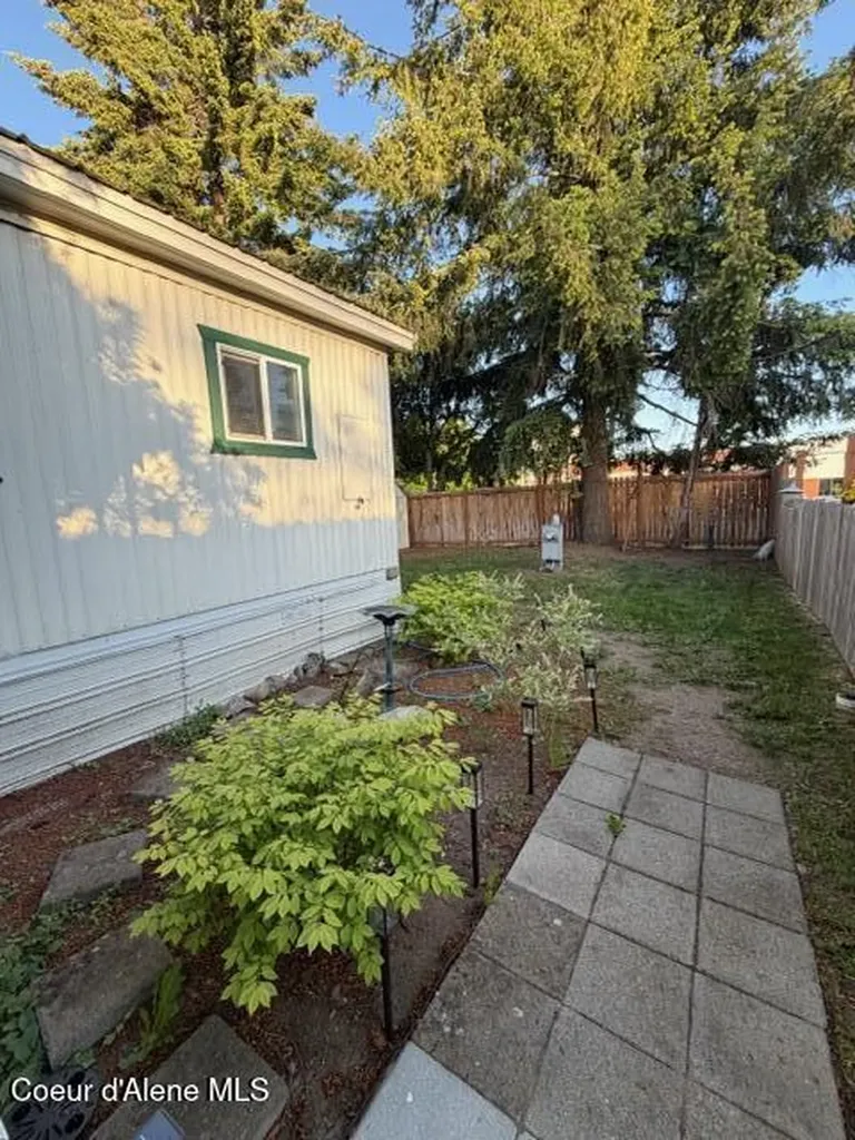 8901 N Starr Loop Hayden ID 83835