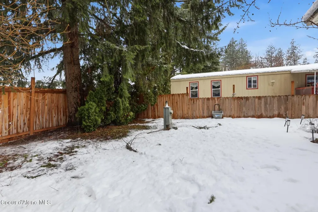 8901 N Starr Loop Hayden ID 83835