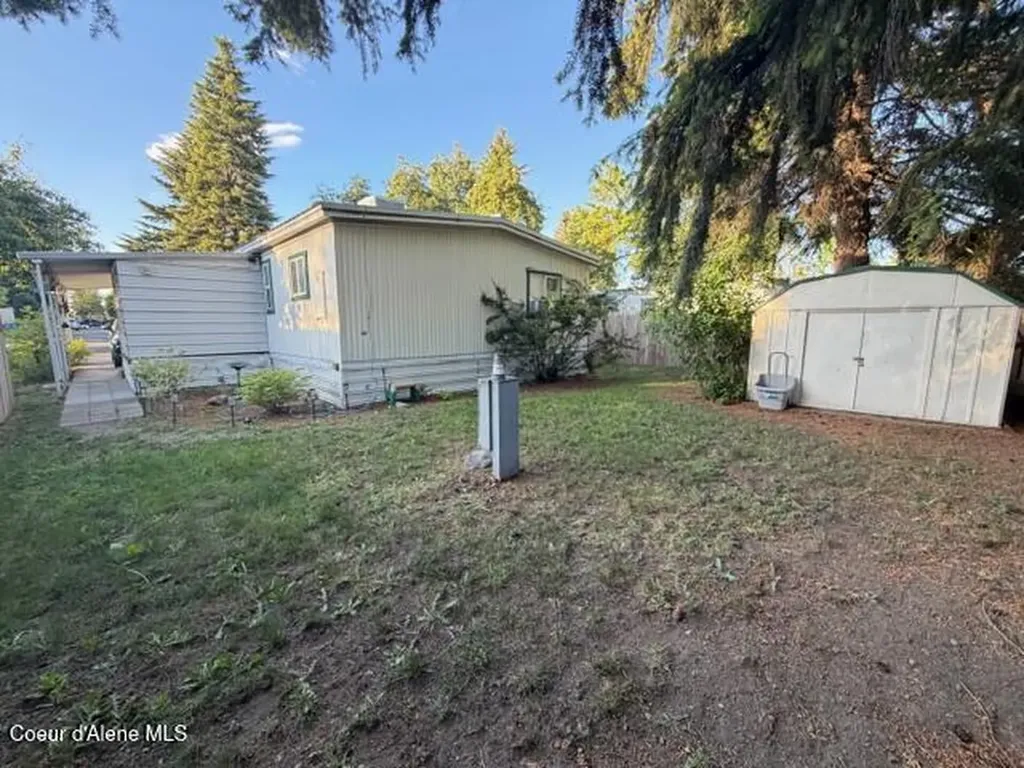 8901 N Starr Loop Hayden ID 83835