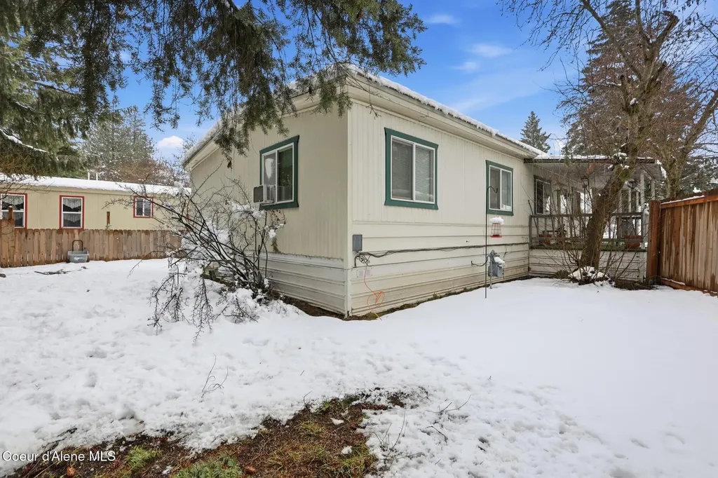 8901 N Starr Loop Hayden ID 83835