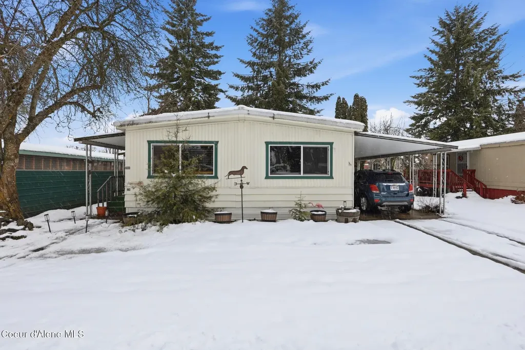 8901 N Starr Loop Hayden ID 83835