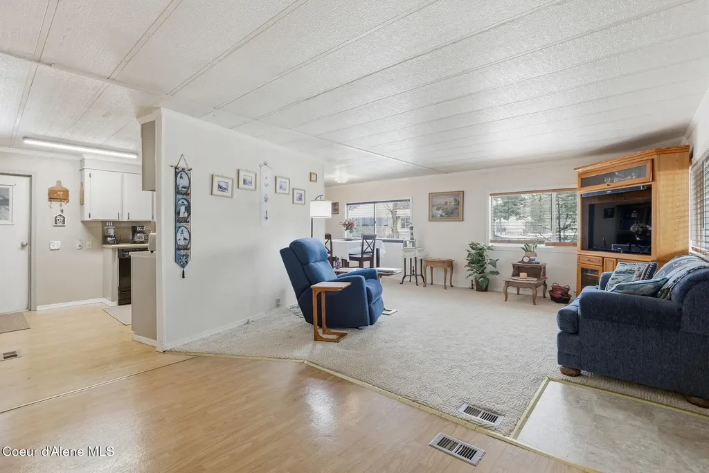 8901 N Starr Loop Hayden ID 83835