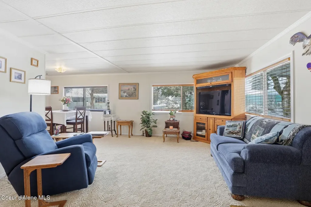 8901 N Starr Loop Hayden ID 83835