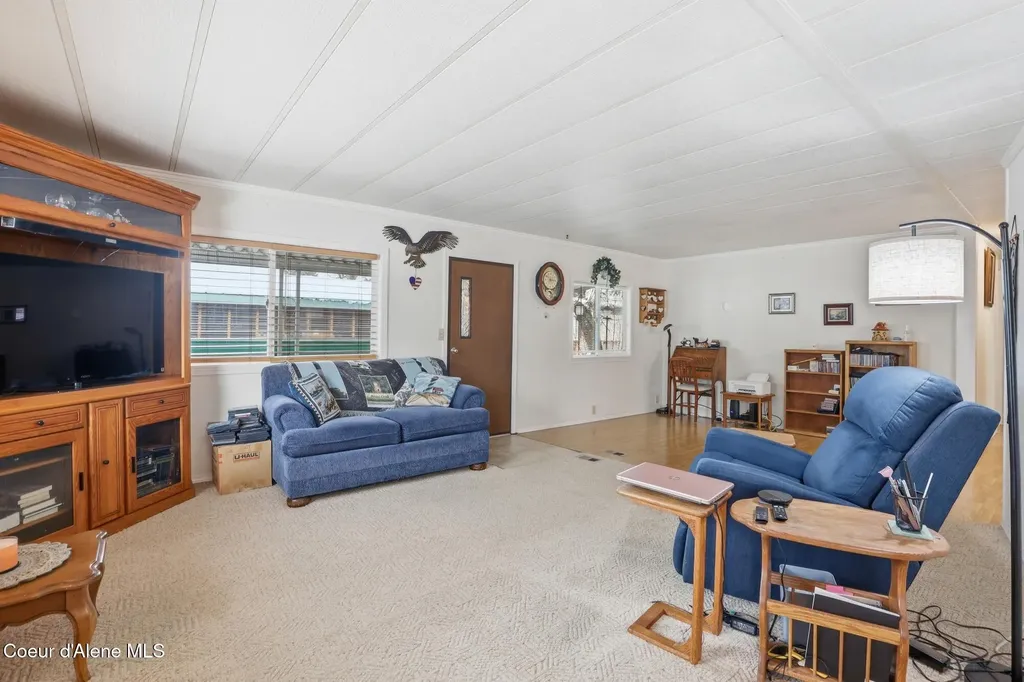 8901 N Starr Loop Hayden ID 83835