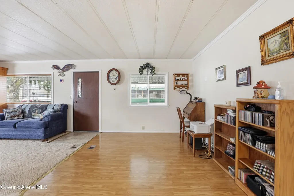 8901 N Starr Loop Hayden ID 83835