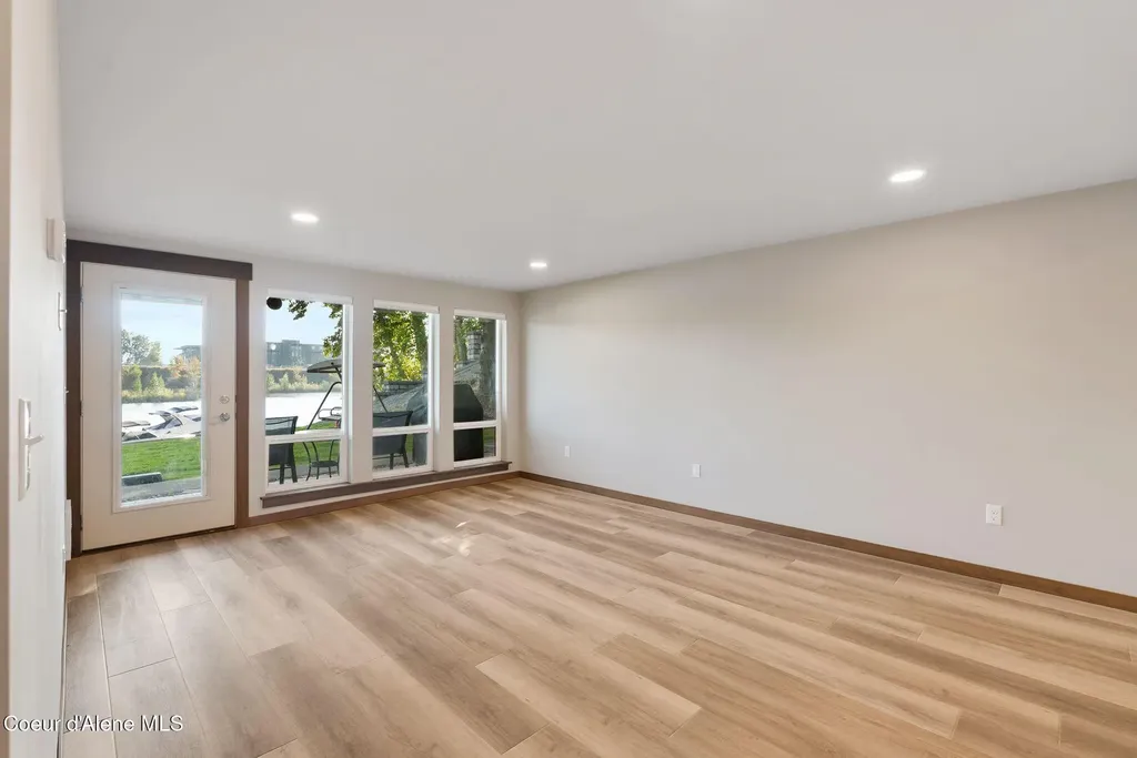 720 N Third Avenue Sandpoint ID 83864