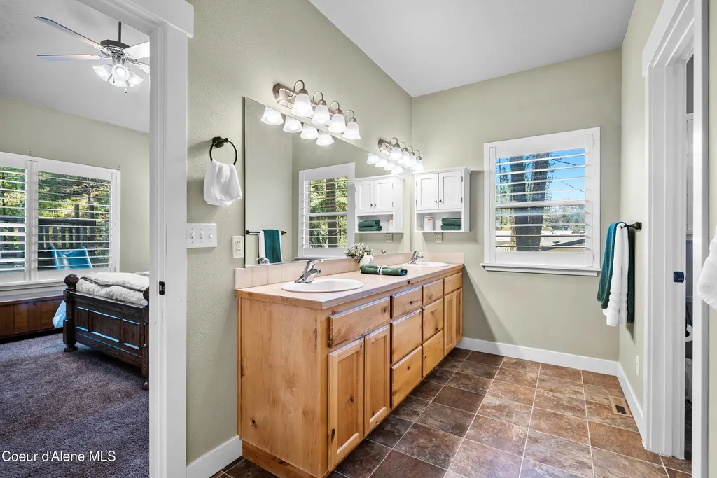 24544 N Dockside Lane Rathdrum ID 83858