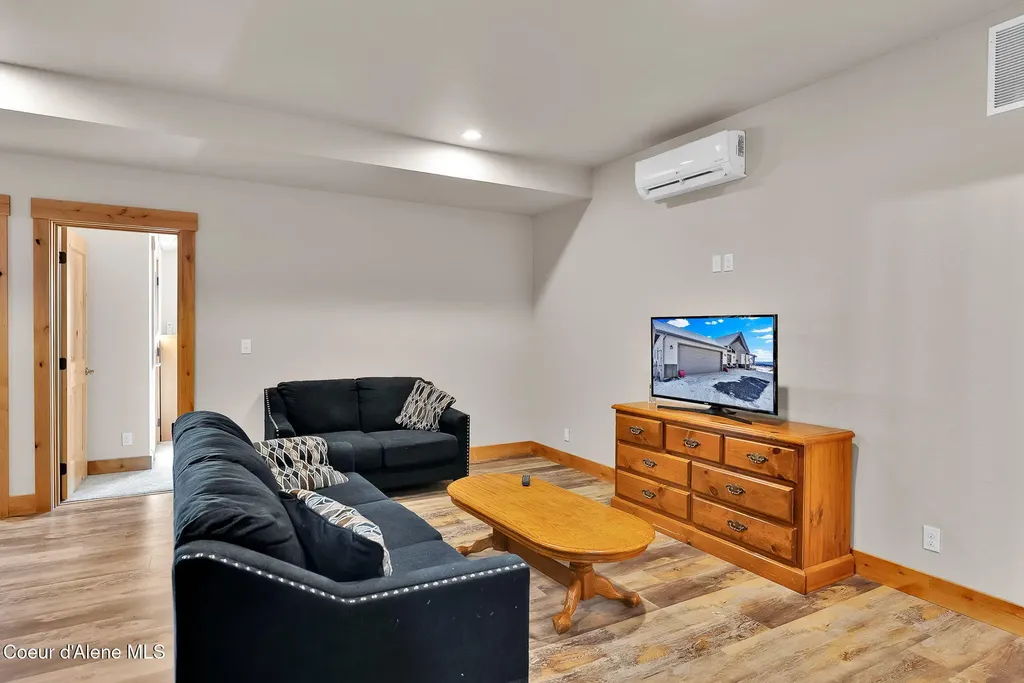 5383 E Van Dusen Road Harrison ID 83833