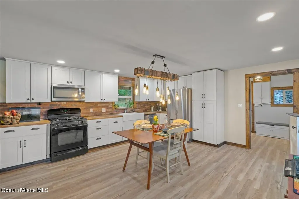 929 Irish Road Sagle ID 83860