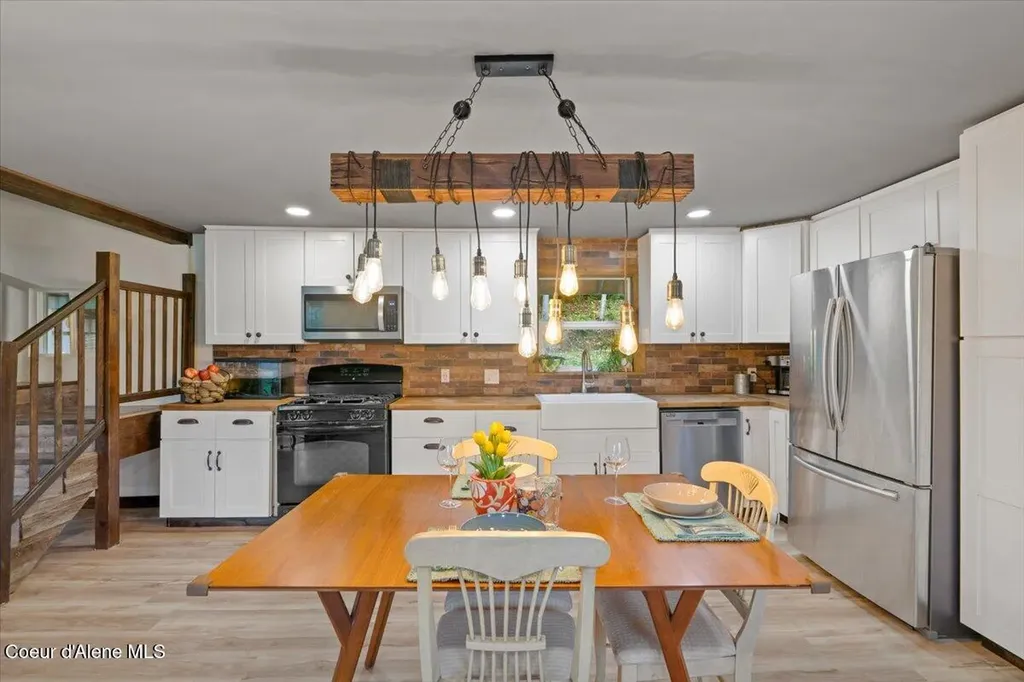 929 Irish Road Sagle ID 83860