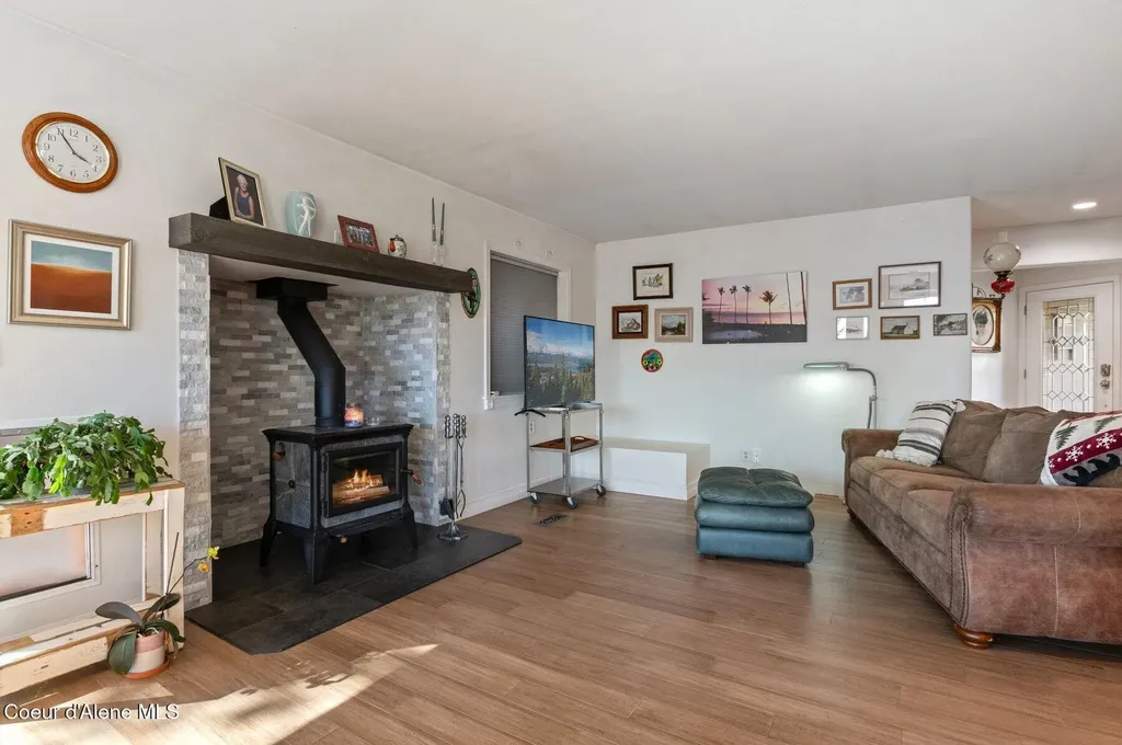 311 School Road Hope ID 83836