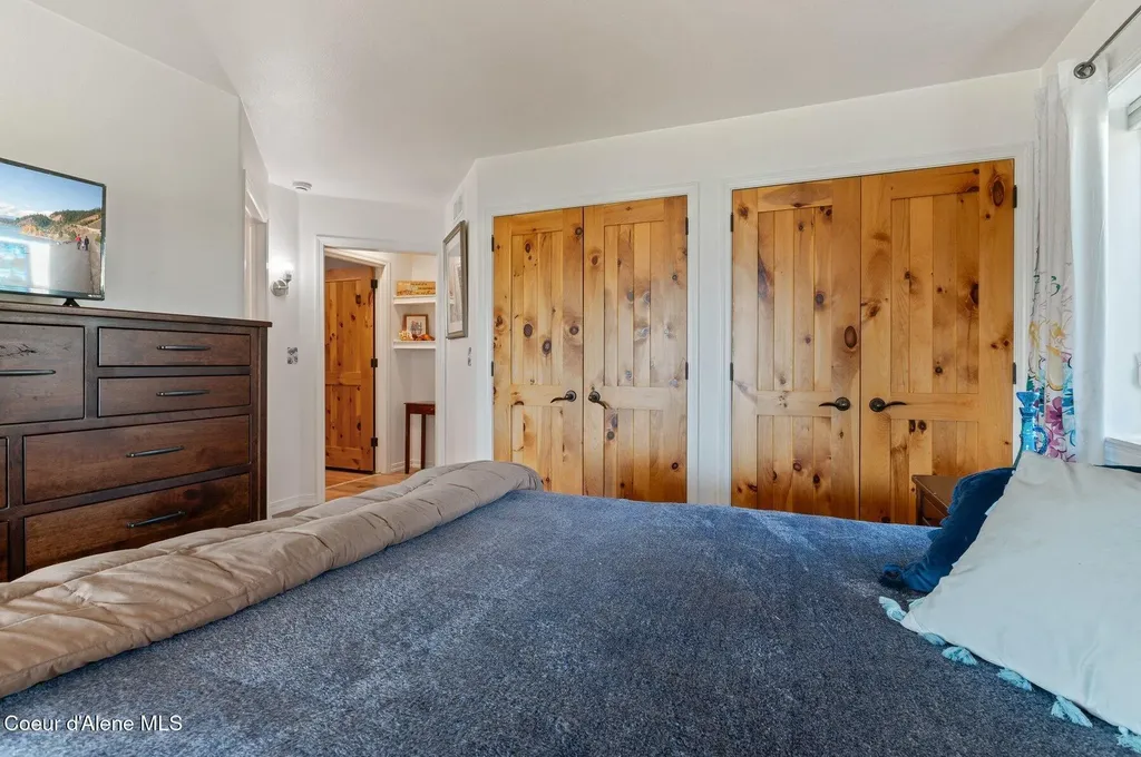 311 School Road Hope ID 83836