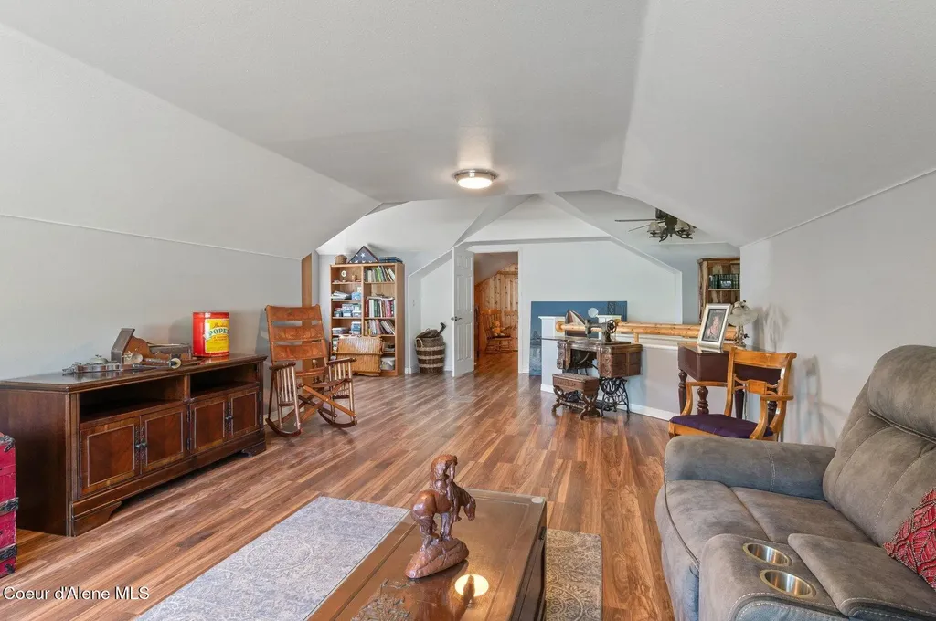311 School Road Hope ID 83836