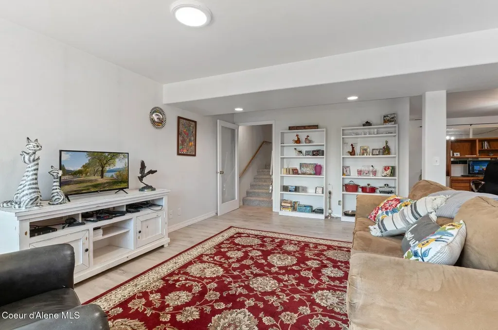 311 School Road Hope ID 83836